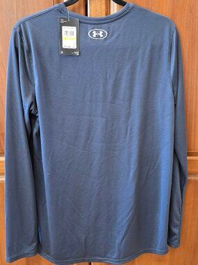 NWT Under Armour long sleeve athletic wear small mens